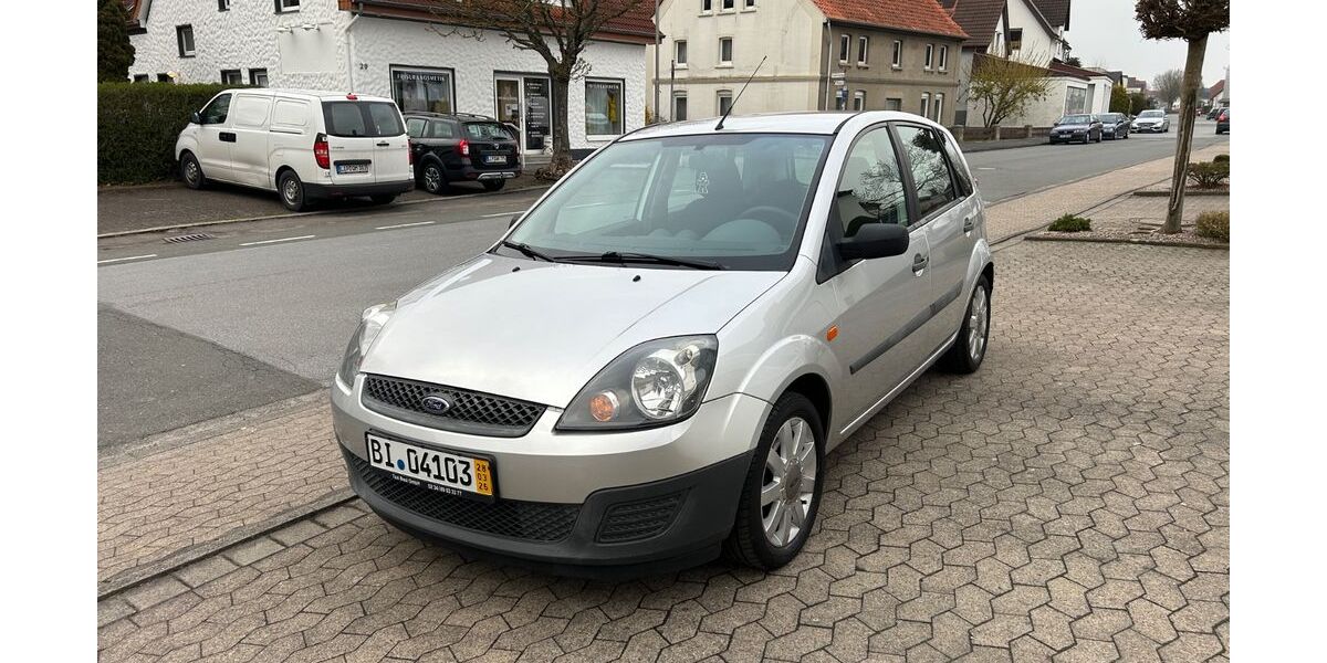 Ford Fiesta 92.000 km 2.550 &euro; Lemgo 32657