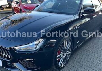 Maserati Ghibli 49.586 km 44.980 &euro; Bielefeld 33689