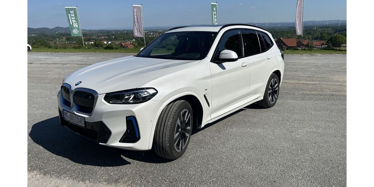 BMW iX3 17.983 km 52.000 &euro; Kirchlengern 32278