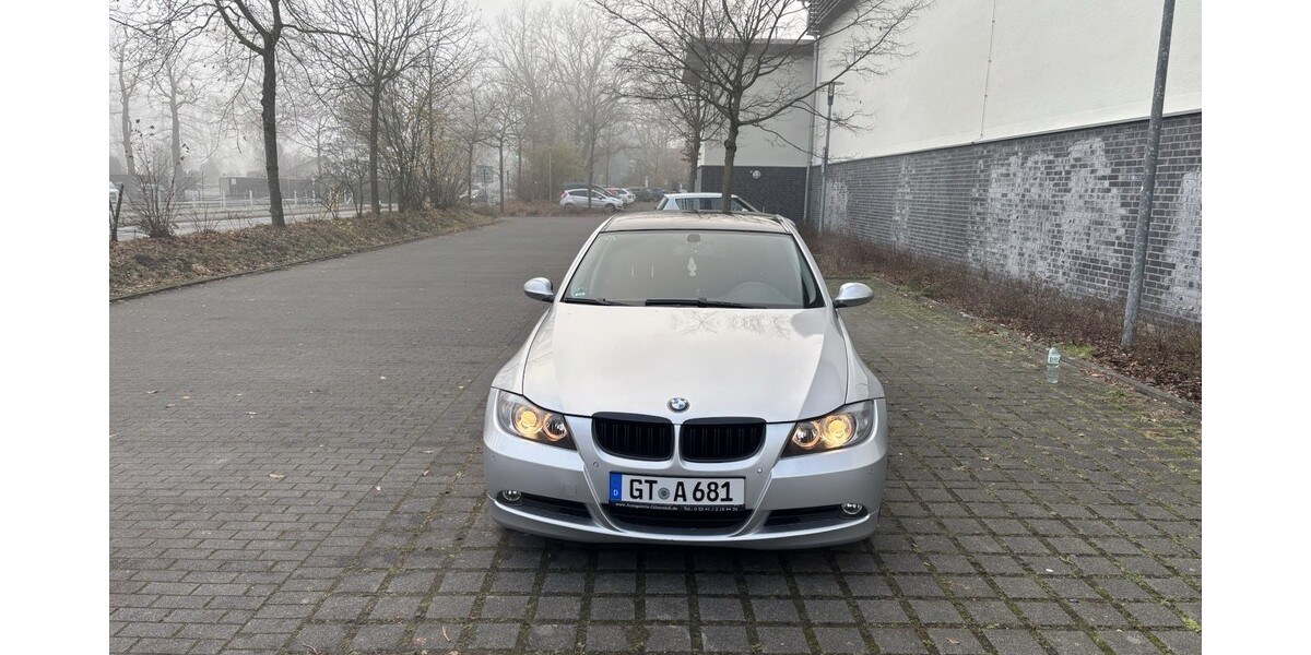 BMW 320 98.000 km 6.750 &euro; Gütersloh 33330