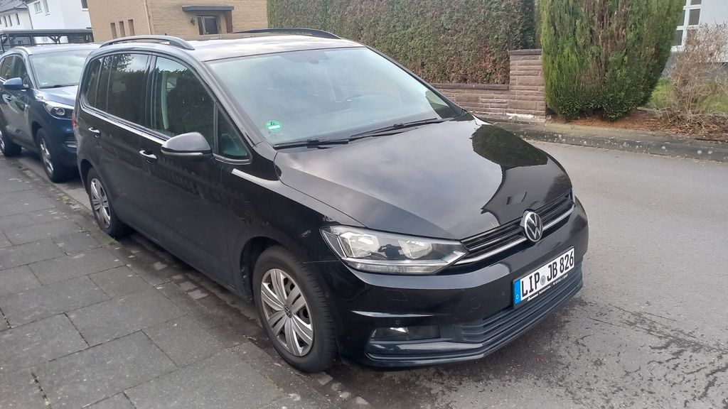 VW Touran 210.000 km 14.499 &euro; asemissen 33818