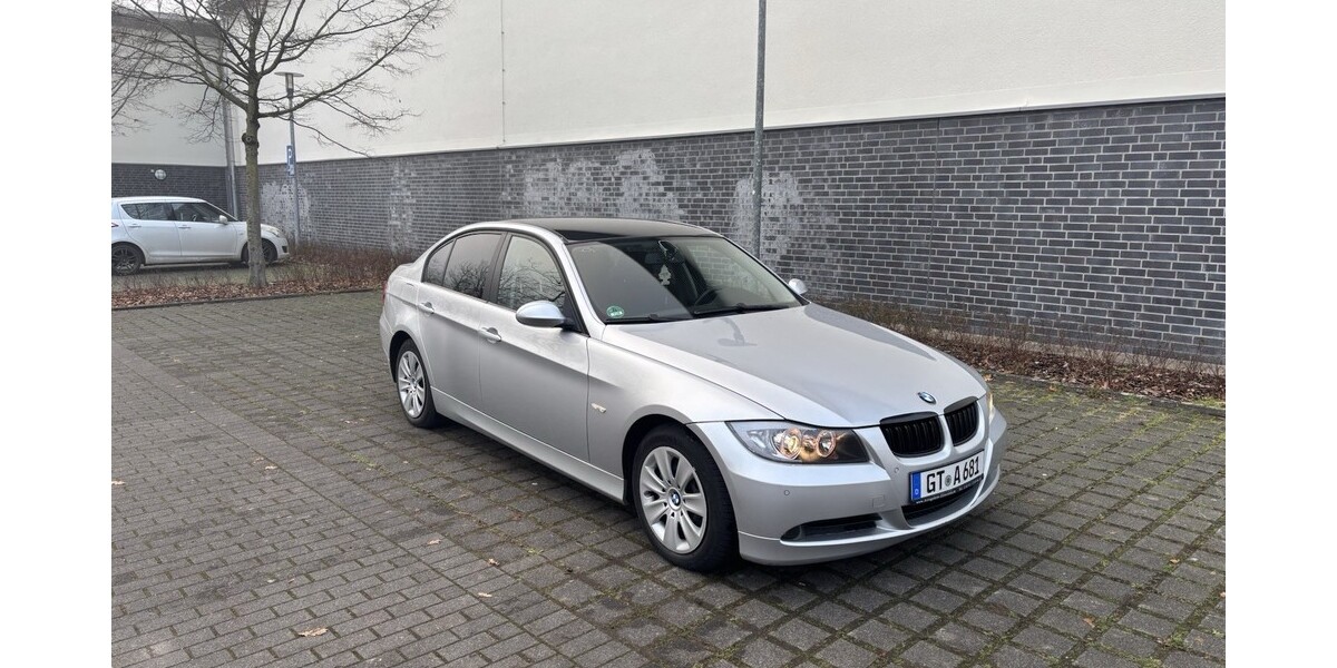 BMW 320 98.000 km 6.750 &euro; Gütersloh 33330