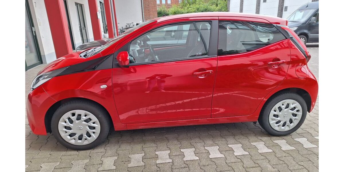 Toyota Aygo (X) 16.000 km 12.000 &euro; Bielefeld 33602