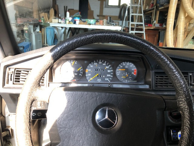 Mercedes-Benz 190 214.000 km 8.000 &euro; Halle 33790