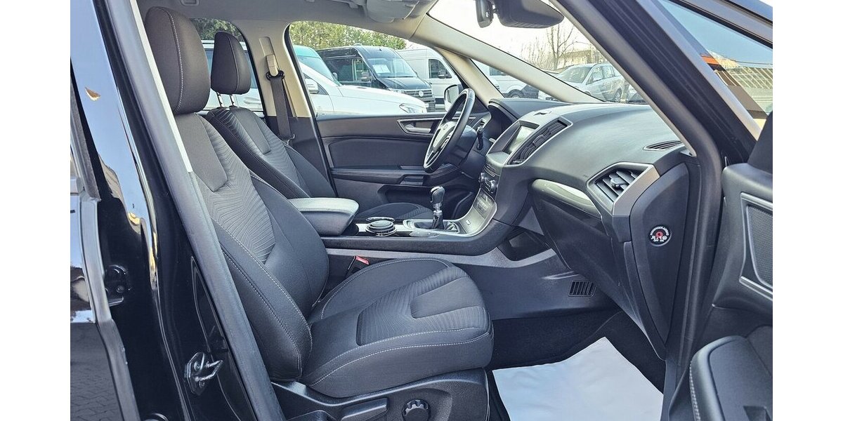 Ford S-Max Business NAVI AHK RFK 7-Sitzer AUS 1.HAND 103.880 km 16.990 &euro; Löhne 32584