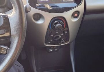 Toyota Aygo (X) 76.000 km 8.299 &euro; Bielefeld 33649