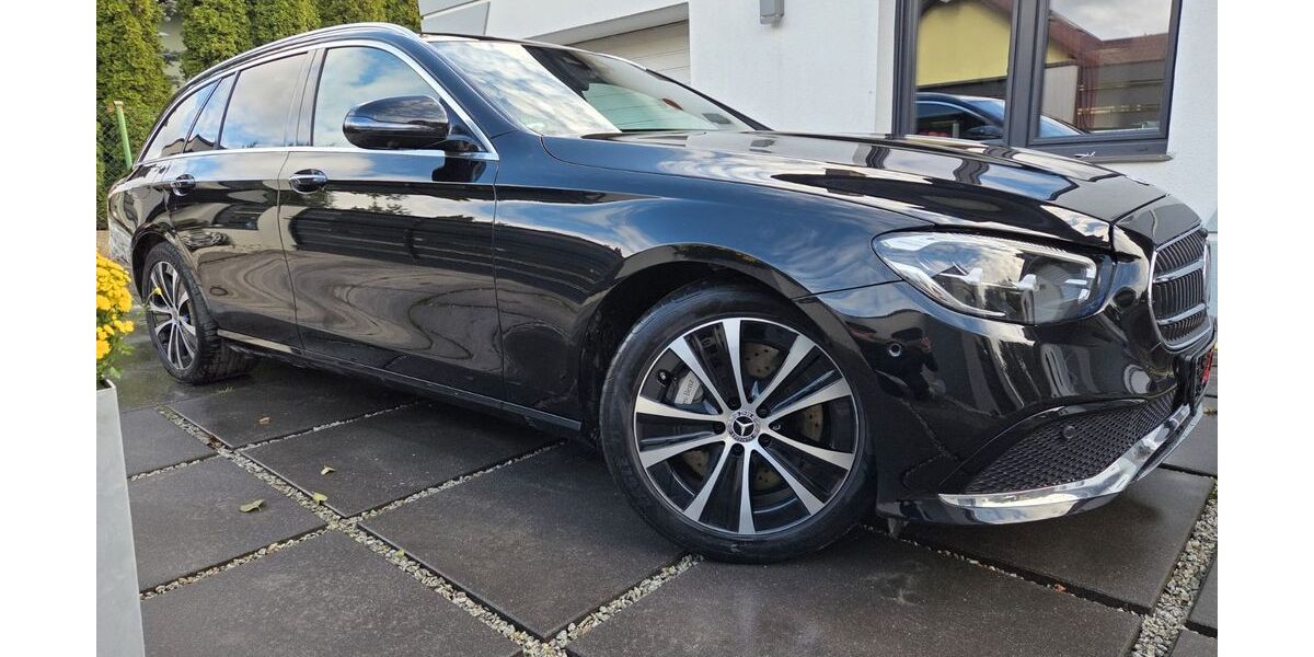 Mercedes-Benz E 300 81.694 km 31.799 &euro; Bielefeld 33609