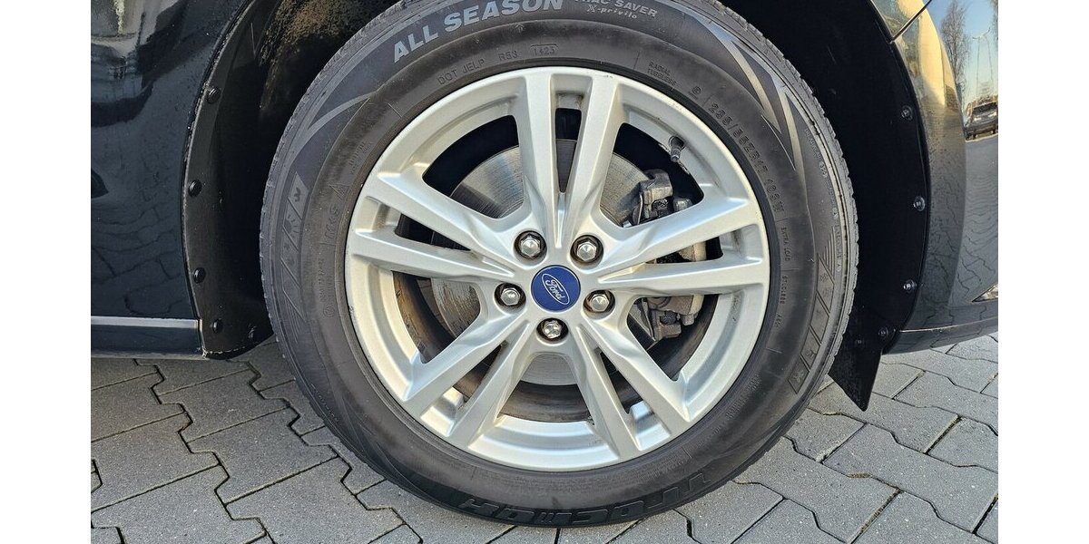 Ford S-Max Business NAVI AHK RFK 7-Sitzer AUS 1.HAND 103.880 km 16.990 &euro; Löhne 32584