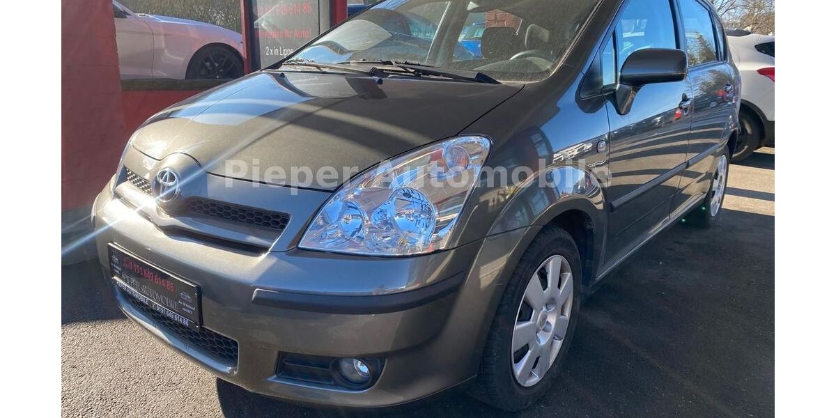 Toyota Corolla Verso 50.000 km 7.970 &euro; Oerlinghausen 33813