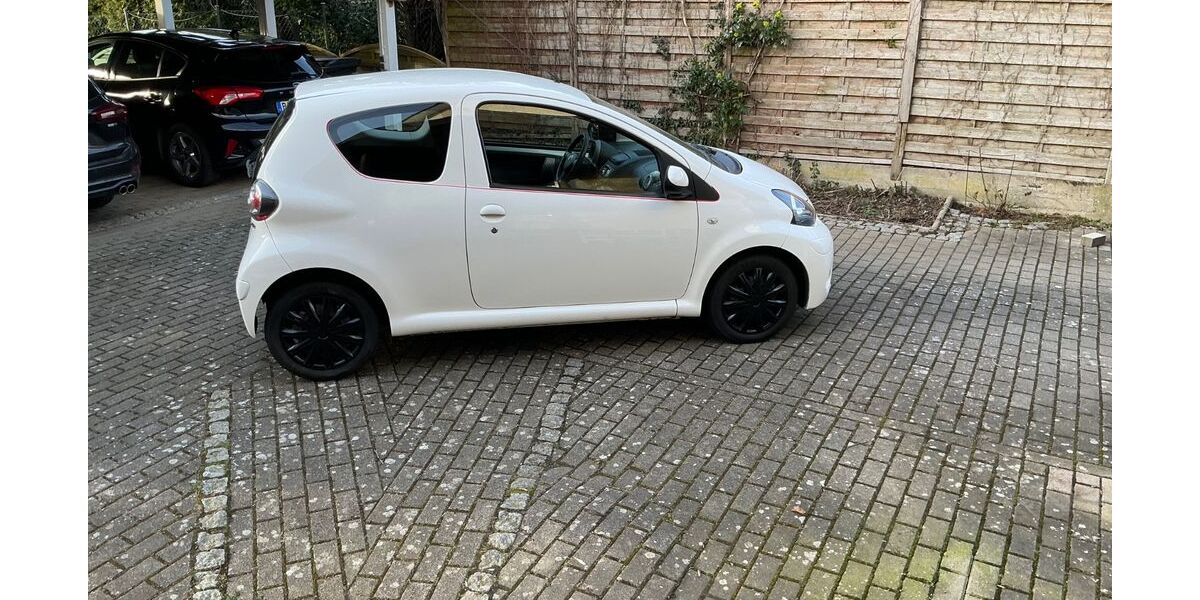 Toyota Aygo (X) 138.000 km 3.950 &euro; Bielefeld 33729
