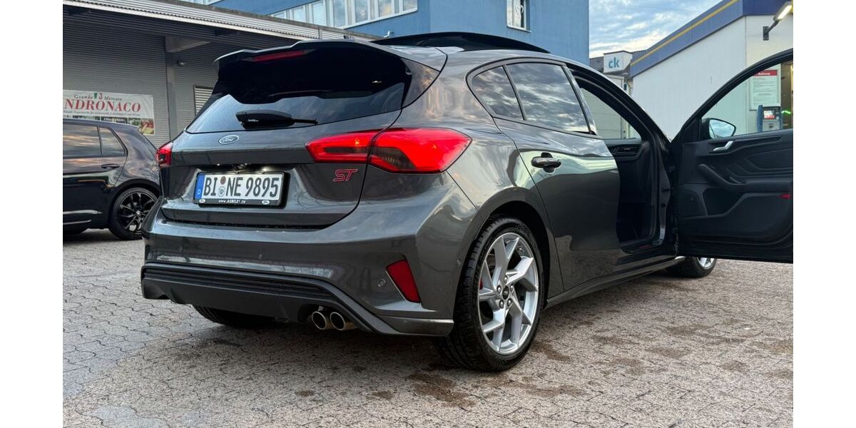 Ford Focus 155.300 km 16.990 &euro; Bielefeld 33607