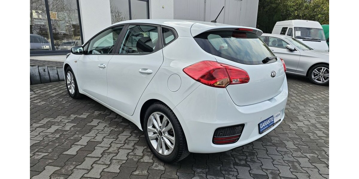 Kia cee´d 1.6 CRDI Edition 7 AHK KLIMA AUS 2.HAND 128.056 km 8.990 &euro; Löhne 32584