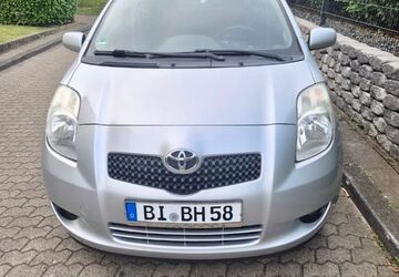 Toyota Yaris 242.000 km 2.300 &euro; Herford 32049