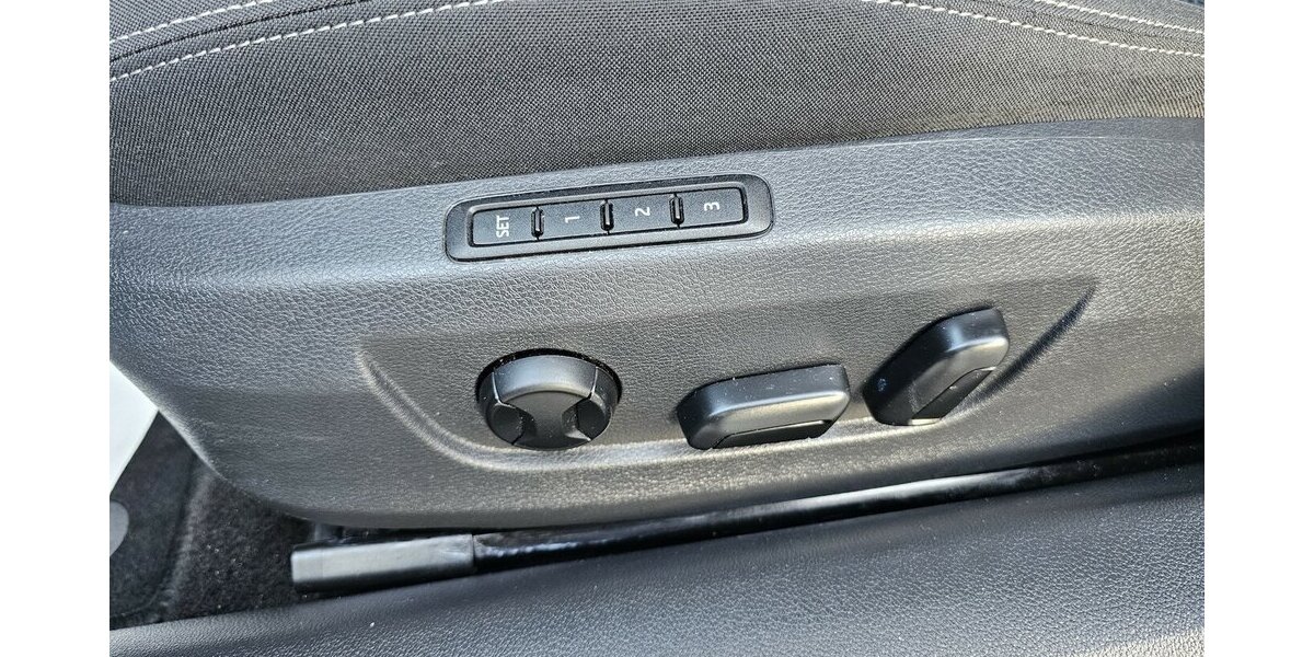 Skoda Superb 2.0 TSI DSG AHK LED NAVI ACC VIRT Cockpit 92.480 km 25.790 &euro; Löhne 32584