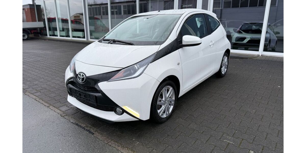 Toyota Aygo (X) 49.500 km 7.999 &euro; Gütersloh 33332