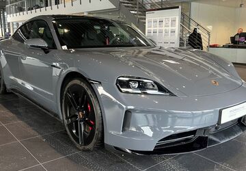 Porsche Taycan 12.990 km 129.800 &euro; Bielefeld 33719