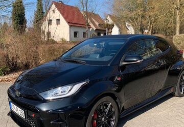 Toyota Yaris 56.000 km 30.950 &euro; Lemgo 32657