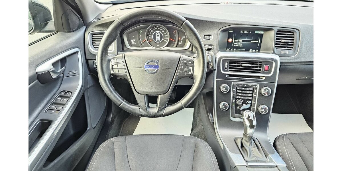 Volvo V60 D3 Linje Business NAVI AHK AUS 2.HAND 243.840 km 9.990 &euro; Löhne 32584