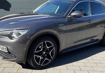 Alfa Romeo Stelvio 132.000 km 16.600 &euro; Melle 49328