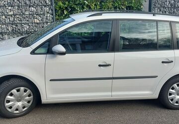 VW Touran 197.000 km 5.450 &euro; Bad Salzuflen 32108